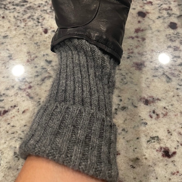 NWT! CAROLINA AMATO Gray Cashmere Wool Black Leather Fingerless Gloves - Picture 7 of 9